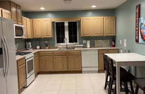 Vauxhall House | Spacious 3 Bedroom Apt Rental Near EWR Airport & NYC