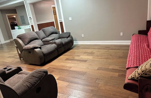 Jamestown Apartment | Spacious 3 bedroom apartment 3 miles from Wolf Creek Dam. Pet friendly!