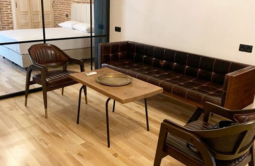 Tbilisi Apartment | Spacious 3-bedroom apartment with WiFi, AC in marvelous T'bilisi