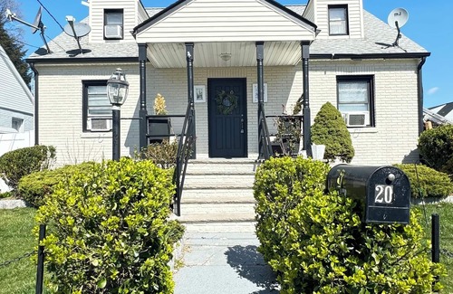 Carteret Apartment | Spacious 3-bedroom apartment with WiFi, AC in marvelous Carteret