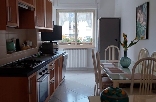 Materdei Apartment | Spacious 3-bedroom apartment with AC, WiFi in beautiful Napoli