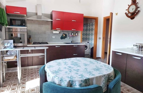 Sanluri Historic Centre Apartment | Spacious 3 bedroom apartment with A/C, free WiFi & Parking in enchanting Sanluri