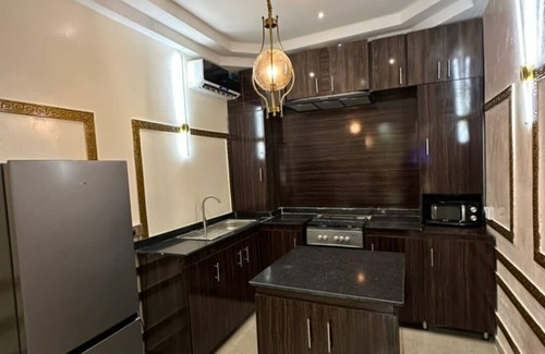 Gwarinpa Estate Apartment | Spacious 3-bedroom apartment in excellent Abuja with AC, WiFi, fitness room