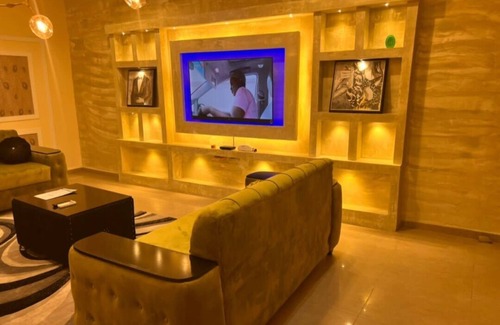 Gwarinpa Estate Apartment | Spacious 3-bedroom apartment in excellent Abuja with AC, WiFi, fitness room