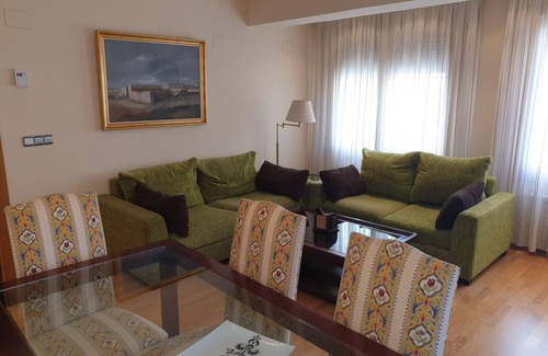 Jaca Apartment | Spacious 3-Bedroom Apartment in Central Jaca with Parking and Modern Amenities