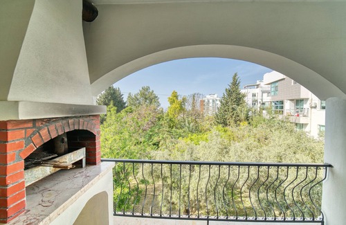 Zeytinlik Apartment | Spacious 3-bedroom apt., center of Kyrenia, sleeps 6, 5-star satisfaction rates