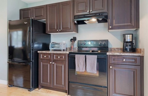 Turkey Point Cottage | Spacious 3 bedroom cottage, sleeps 10, 4 mins to beach, 6 person sauna