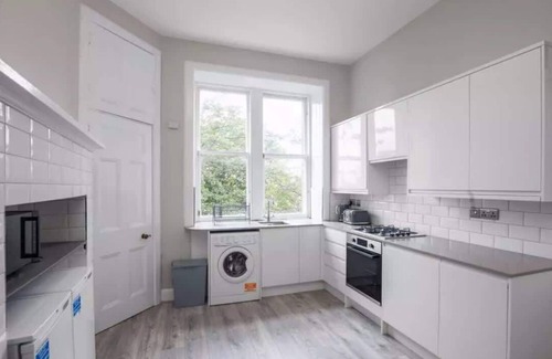 Merchiston Apartment | Spacious 3-Bedroom Flat in Charming Bruntsfield