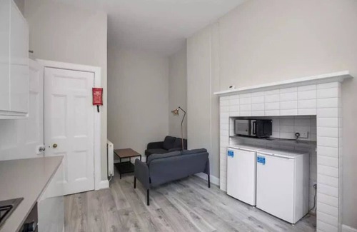 Merchiston Apartment | Spacious 3-Bedroom Flat in Charming Bruntsfield
