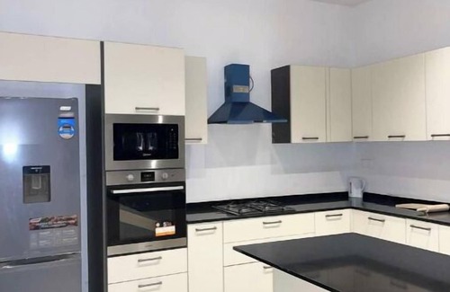 Yof Apartment | Spacious 3-Bedroom Family Oasis in the City