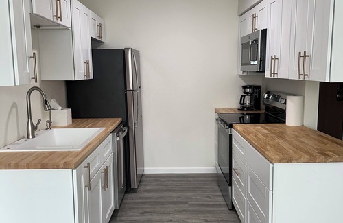 St. Cloud Apartment | Spacious 3-bedroom ground floor apartment with AC, WiFi in charming St. Cloud