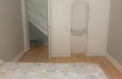 Ennis House | Spacious 3 bedroom house