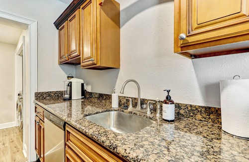 Sports Complex Apartment | Spacious 3-bedroom duplex in downtown Jacksonville-5 minute walk to the stadium