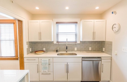 Rosedale House | Spacious 3 bedroom home near KUMED and Westport in Kansas City