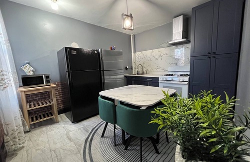 Spruce Hill Apartment | Spacious 3-bedroom apartment with WiFi, AC in marvelous Philadelphia