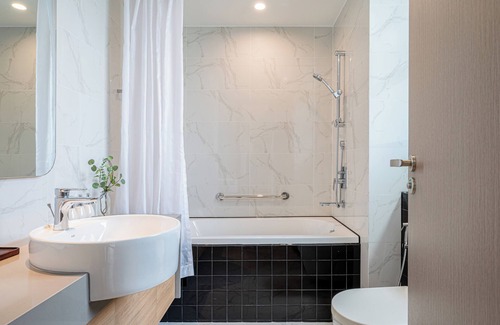 District 1 Apartment | Spacious 3-bedroom apartment with AC, fitness room in wonderful Hồ Chí Minh