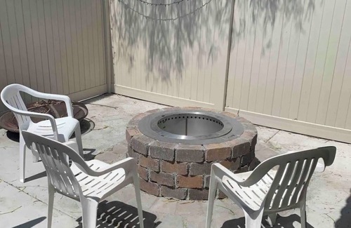 Cypress Apartment | Spacious 3-bedroom with AC and WiFi in welcoming Cypress
