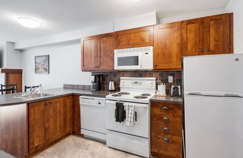 East Kootenay Condo | Spacious 3-Br 3-Ba | Ski In/Out | Pool & Hot Tubs | In Heart of Panorama Resort