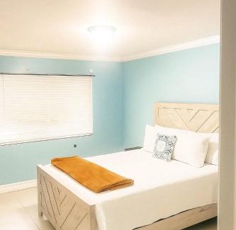 Pompano Beach House | Spacious 3 BR Gem Near Beach Sleeps 10 Pompano Beach