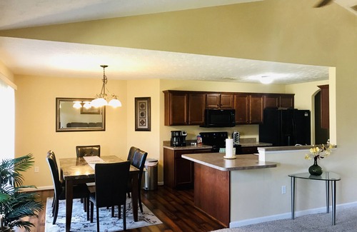 Speed House | Spacious 3 BR Ranch House W/Patio Yard in a quiet Suburb