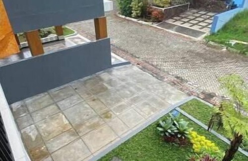 Ngaglik Villa | Spacious 3 BR Villa with Pool in Central of Batu