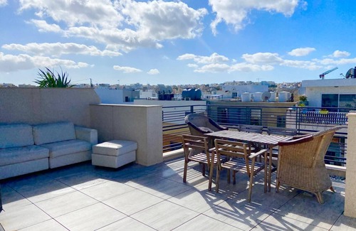 St. Andrew's Apartment | Spacious 3 Double bedroom PENTHOUSE closed to Paceville and St. George Beach