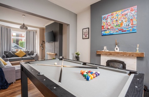 Salford House | Spacious 3-Bed House | Pool Table | Free Parking!