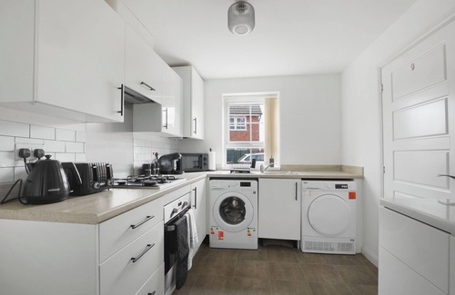 Newcastle-upon-Tyne House | Spacious 3-br House with Parking