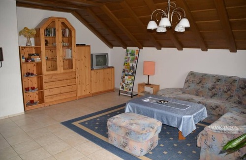 Deiningen Apartment | Spacious 3-star apartment with a large balcony and garden view