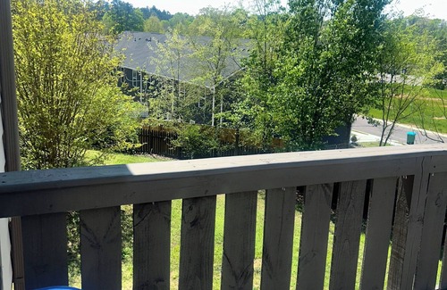 Adairsville House | Spacious 3 Story house near ATL with Balcony , Home Gym & More