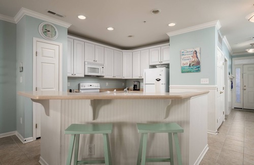 Sunset Island Condo | Spacious 3BD 2Bath Condo with Water View on Sunset Island