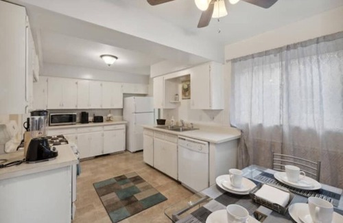 Ottawa House | Spacious 3Bd-PoolTable, Office, Deck-Pets OK. 1 mile from University of Toledo.