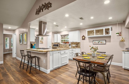 The Woods House | Spacious 3bdrm w/hot tub 20 mins from DT Austin