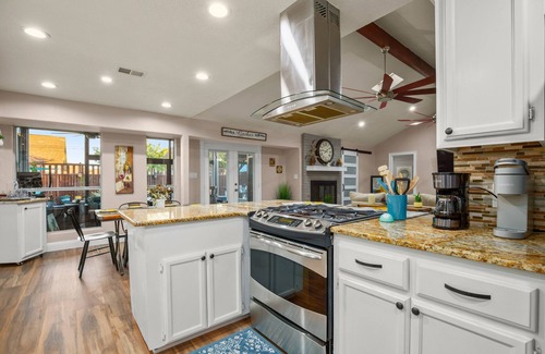 The Woods House | Spacious 3bdrm w/hot tub 20 mins from DT Austin