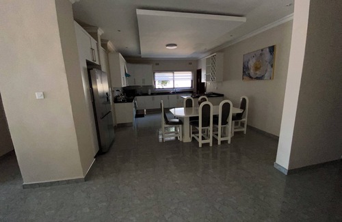 Kabulonga House | Spacious 3bedroom suite with AC, WiFi , backup inverter