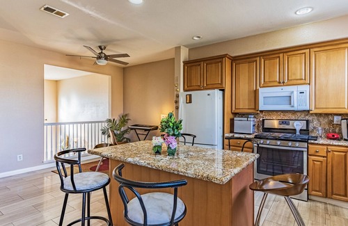 National City House | Spacious 3Bedroom 3Bath Home w Garage 10-min to San Diego Downtown