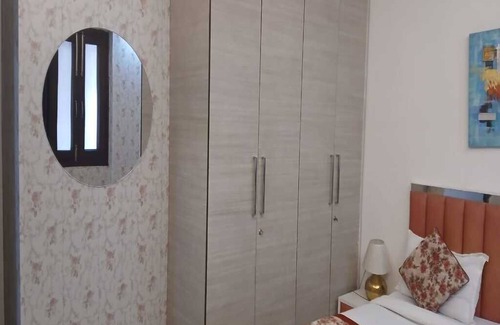 Safdarjung Enclave Apartment | Spacious 3BHK in Safdarjung Enclave- Near Deer Park- Parking, Wifi, Elevator