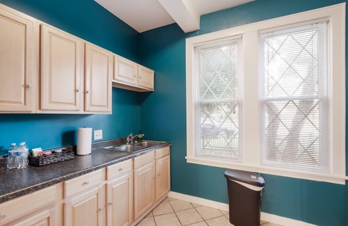 Alta Vista Condo | Spacious 3BR/2BA 1st Floor Apt in Historic Alta Vista, SA, 20% Off! Free Parking