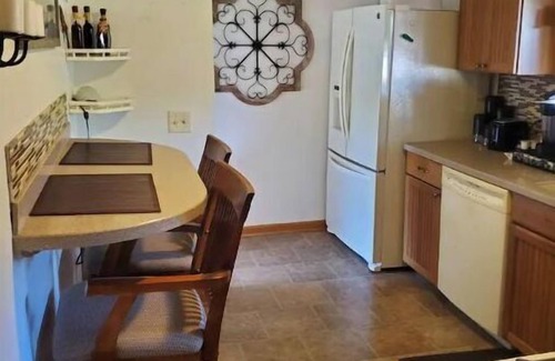Amherst House | Spacious 3BR/2BA 20 mins from Niagara Falls & the Buffalo Bills Stadium