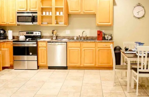 Kreole Apartment | Spacious 3BR 2BA/Balcony/4 TVs/Strong Wi-Fi