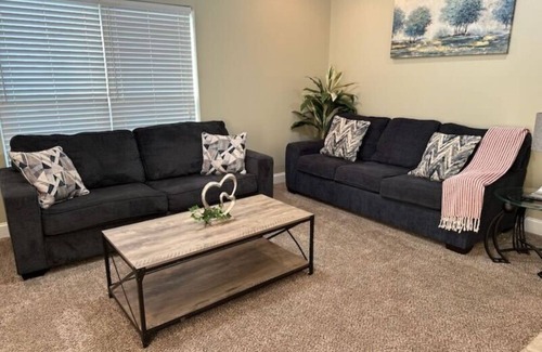 Kreole Apartment | Spacious 3BR 2BA/Balcony/4 TVs/Strong Wi-Fi