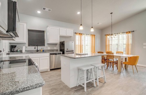 Dennis House | Spacious 3BR, 2BA – Cozy Stay for Job Travelers