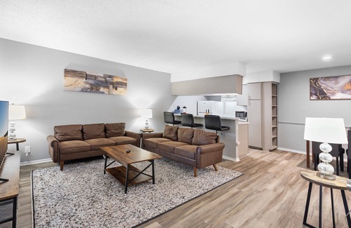 North University Apartment | Spacious 3BR/2BA next to UT 6789
