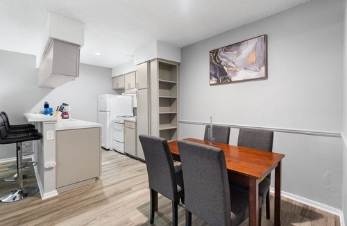 North University Apartment | Spacious 3BR/2BA next to UT 6789
