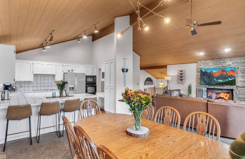Tahoe Keys House | Spacious 3BR/3BA Ski Retreat Sleeps 10, Hot Tub, Garage, Tesla Charger, Pets ok