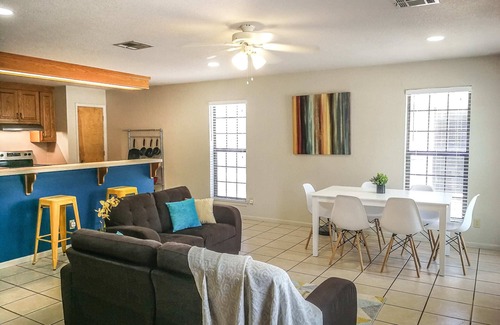 University Condo | Spacious 3BR/3BA Retreat Near Baylor & Downtown!