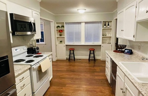 Wenatchee House | Spacious 3BR,8 guest, pool/2BA/Hot tub, SKI-SUN