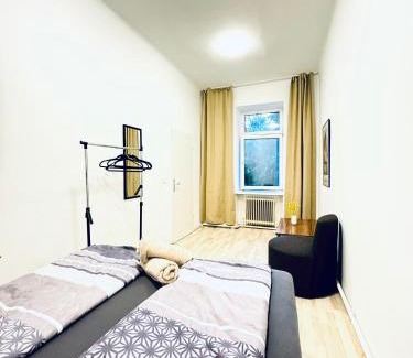 Grinzing Apartment | Spacious 3BR Apt for up to 6P, 10Min to FAC Platz