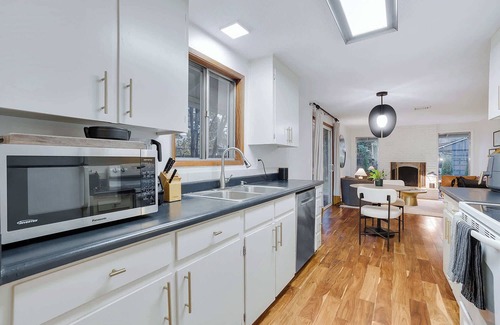Lake Oswego House | Spacious 3BR Getaway, Fenced Yard & Fireplace