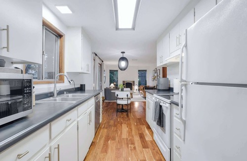 Lake Oswego House | Spacious 3BR Getaway, Fenced Yard & Fireplace